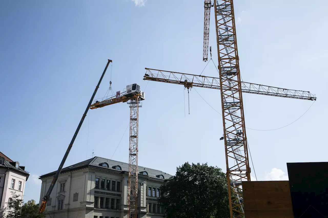 München: Zwei Baukräne drohen umzufallen - an unterschiedlichen Standorten