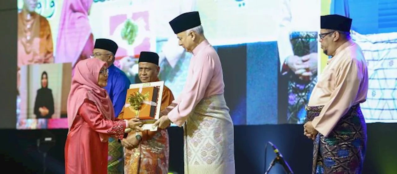 Ibu tunggal lapan orang anak dipilih Tokoh Keluarga Mithali