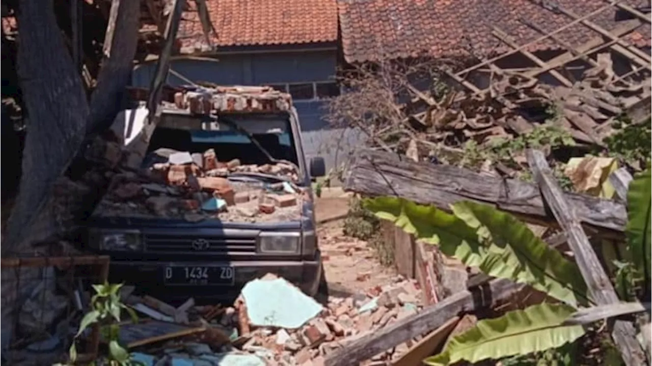 5 Orang Luka Berat Tertimpa Bangunan Akibat Gempa M 5,0 di Kabupaten Bandung