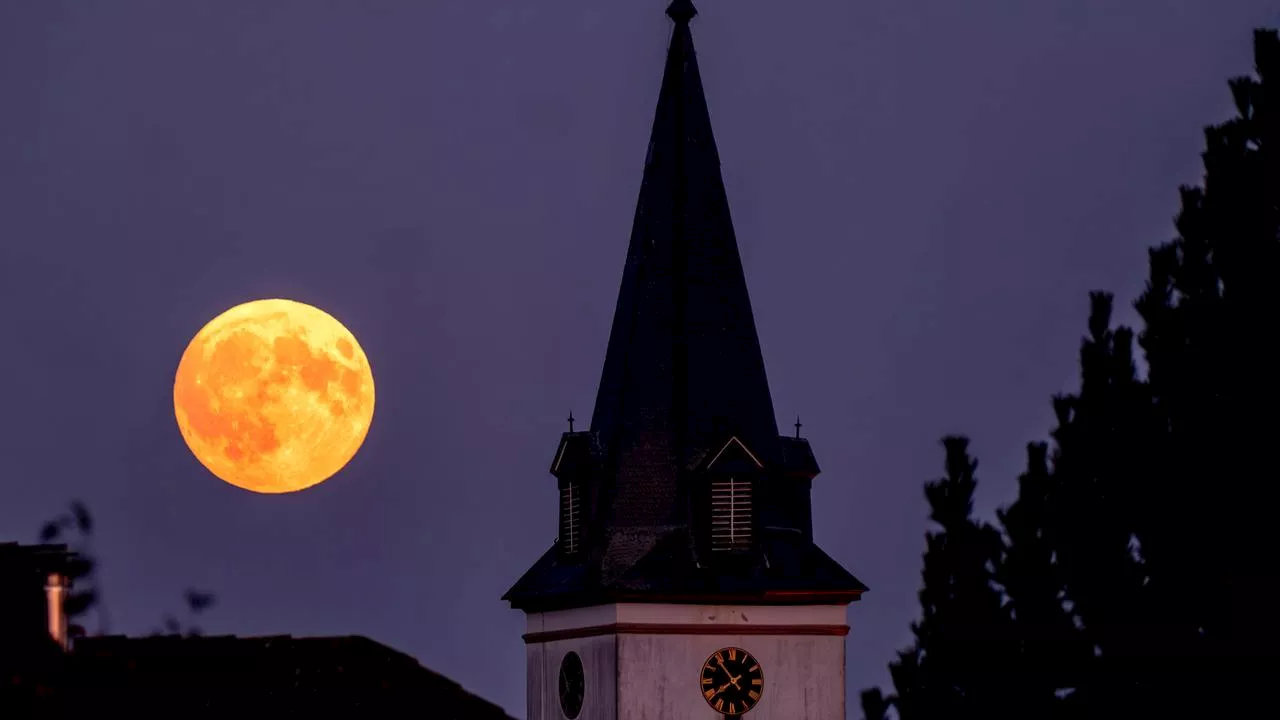 Vollmond und partielle Mondfinsternis über Deutschland