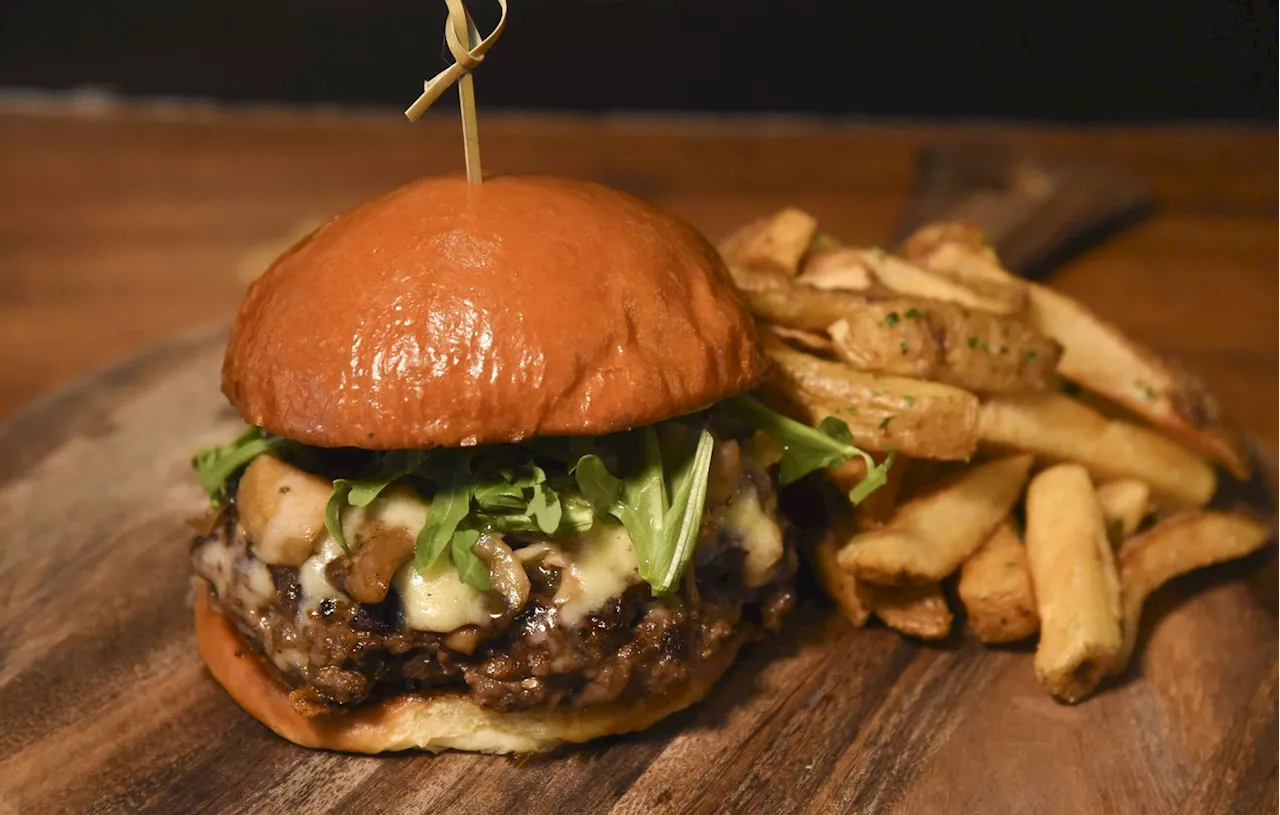 Pays de Galles : Il se blesse mortellement en voulant séparer des burgers surgelés avec un couteau