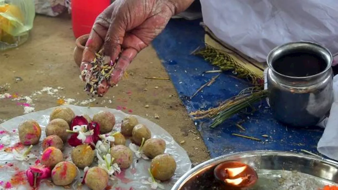 Pitru Paksha 2024: पितृपक्ष में दूसरे दिन का श्राद्ध आज, नोट करें श्राद्धकर्म की विधि और नियम