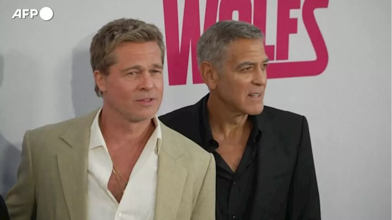 Clooney e Pitt incantano Los Angeles sul red carpet di 'Wolfs'