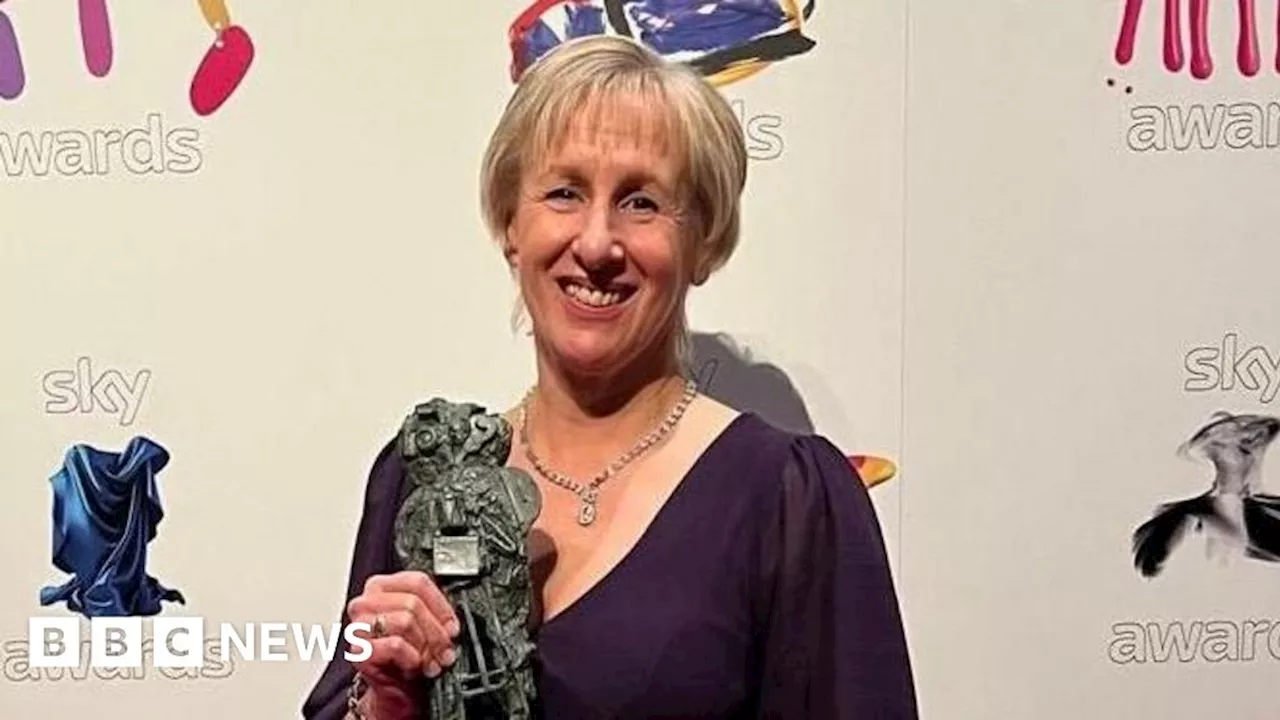 Birmingham nurse wins unsung hero award for singing to children