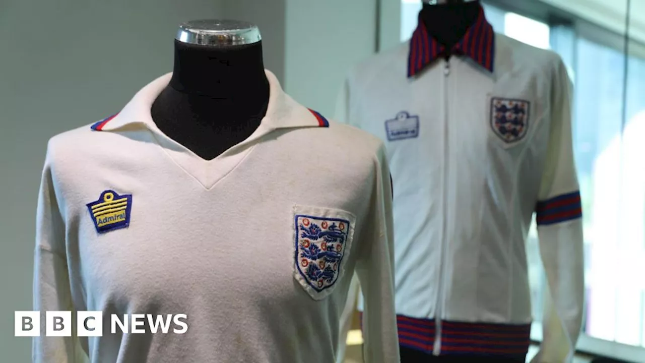 Viv Anderson to sell historic England football shirt