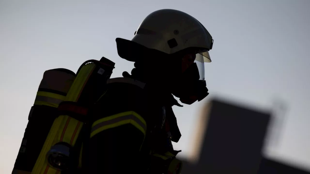 Großeinsatz der Feuerwehr: Kfz-Handel in Dresden abgefackelt