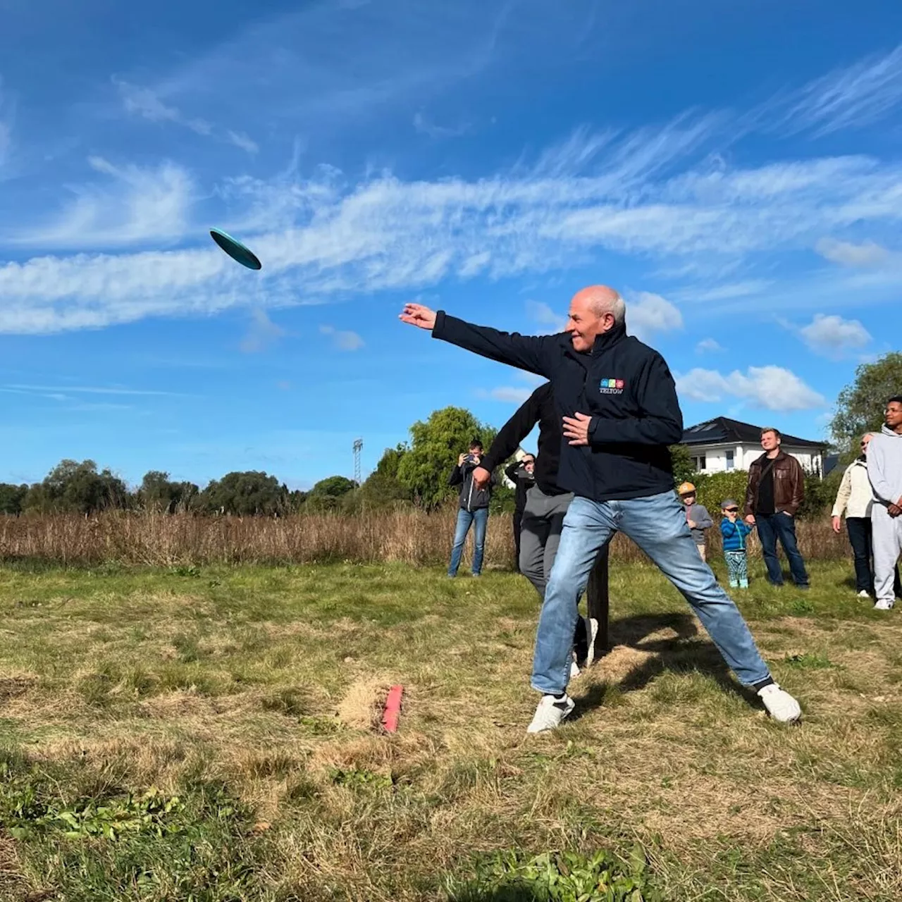 Neues Freizeitangebot im Teltower Park - Disc-Golf-Parcours mit Turnier eröffnet