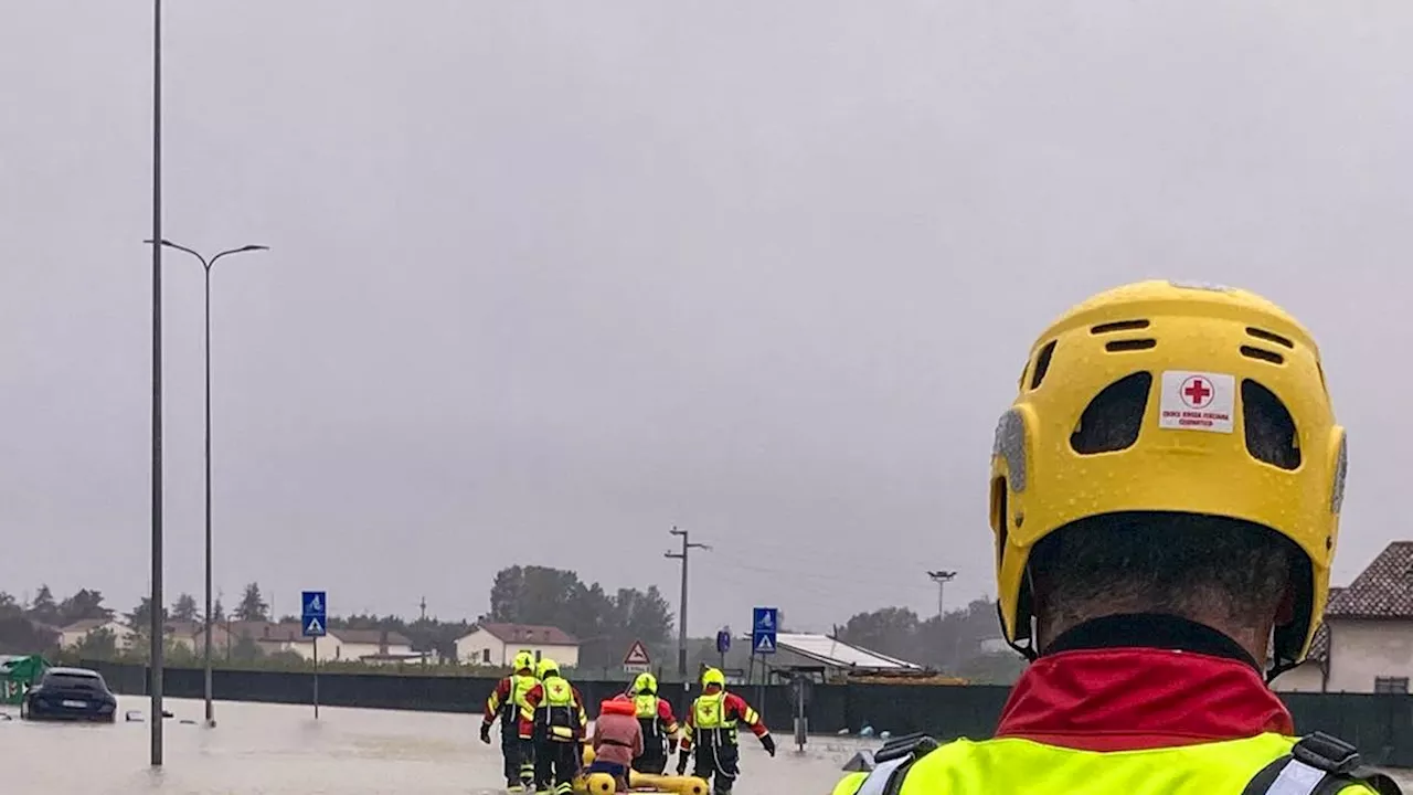 Alluvione, i volontari della Croce Rossa operativi in Emilia Romagna: via alla raccolta fondi