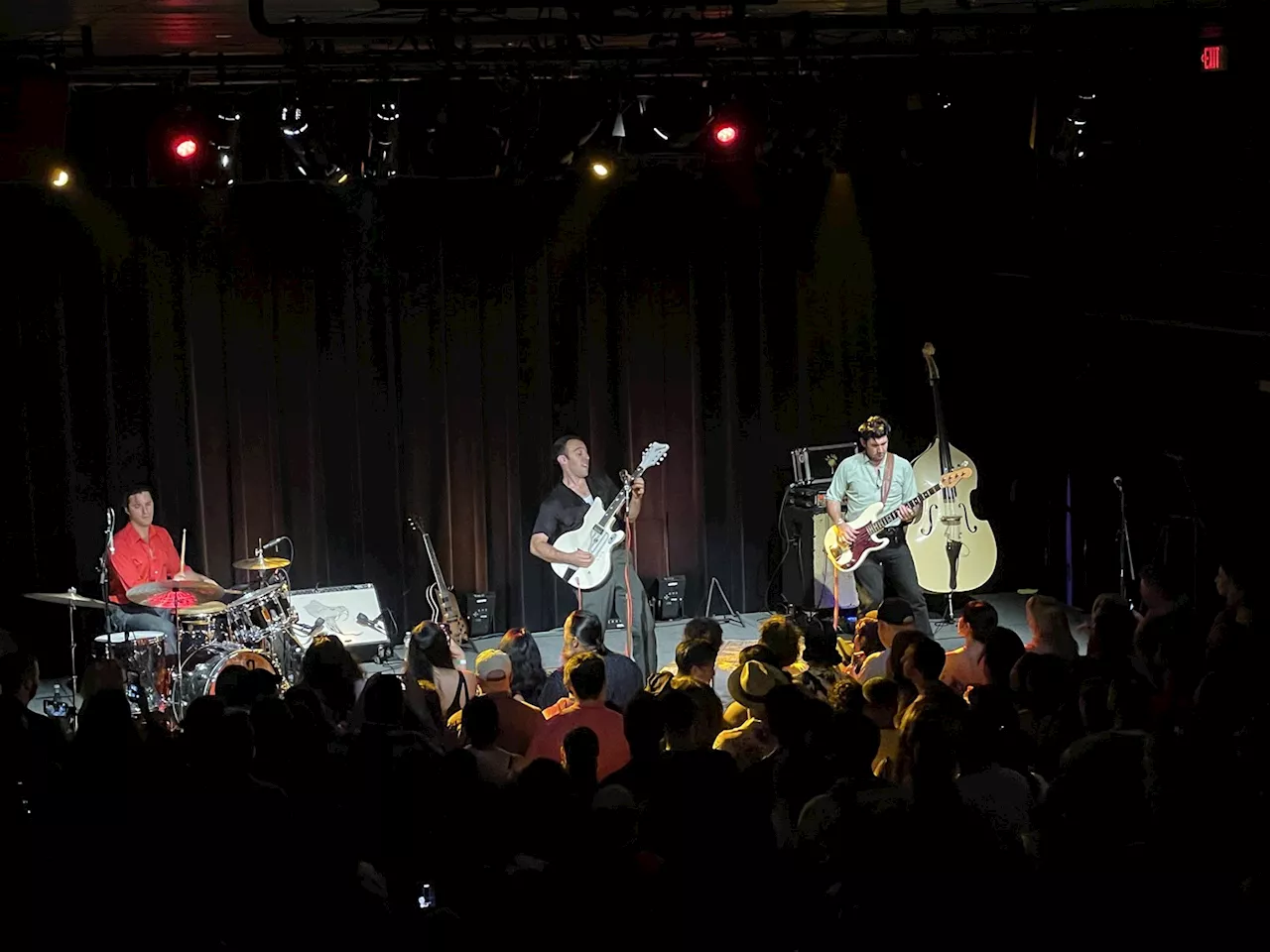 LA LOM Enraptures Sold-Out Kessler Theater With Worldly Instrumentals