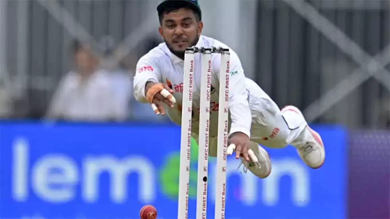 Hasan takes three as Bangladesh rattle India in first Test