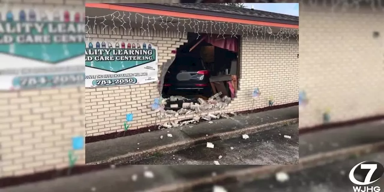 Car crashes into daycare in Panama City