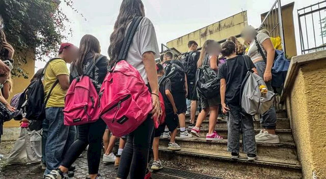 Scuola, curriculum gonfiati per ottenere le supplenze: a Roma coinvolti 20mila professori con titoli falsi o n