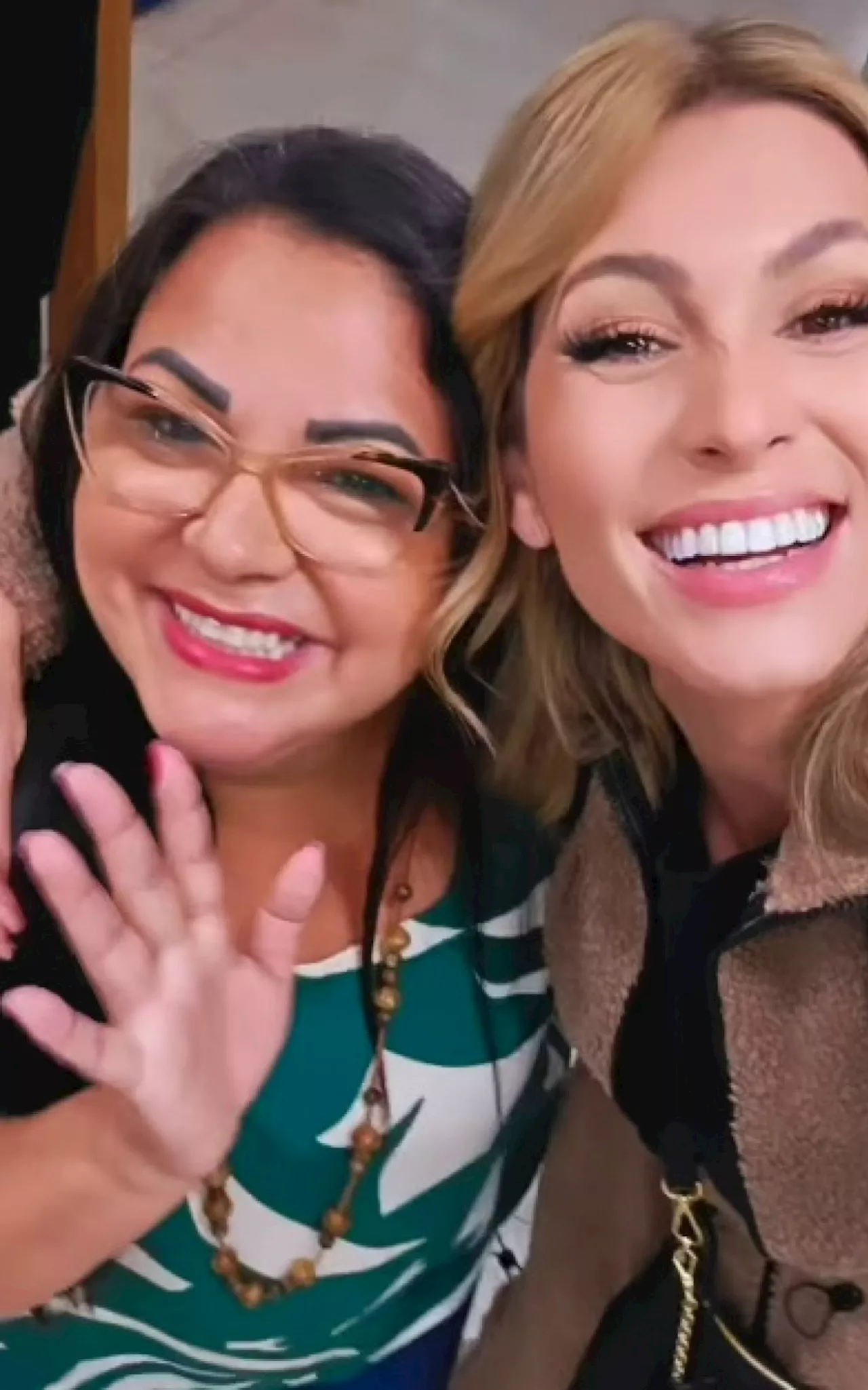 Lívia Andrade mostra encontro com mulher do meme 'Que Xou da Xuxa é esse?'