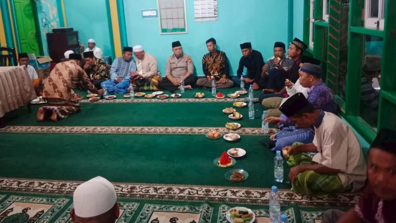 Peringatan Maulid Nabi Muhammad, Polisi di Rokan Hulu Titip Pesan Damai Pilkada ke Jemaah Musala