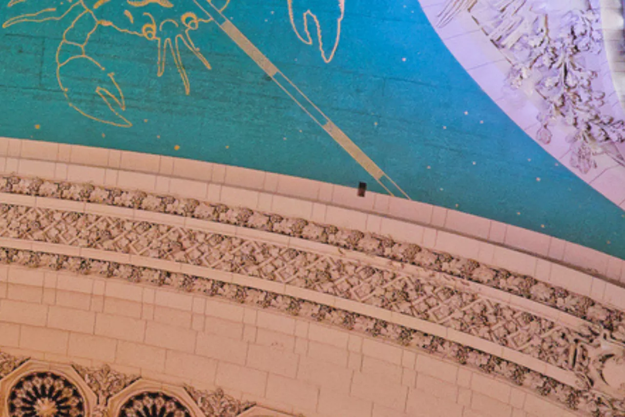 Here's Why There's a Black Square on the Ceiling of Grand Central Terminal