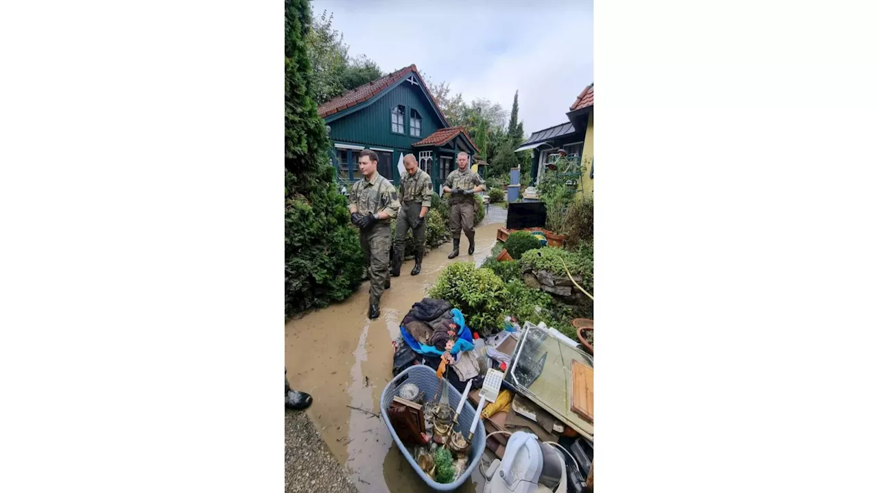 Amstettner Soldaten helfen bei Aufräumarbeiten im Bezirk Melk