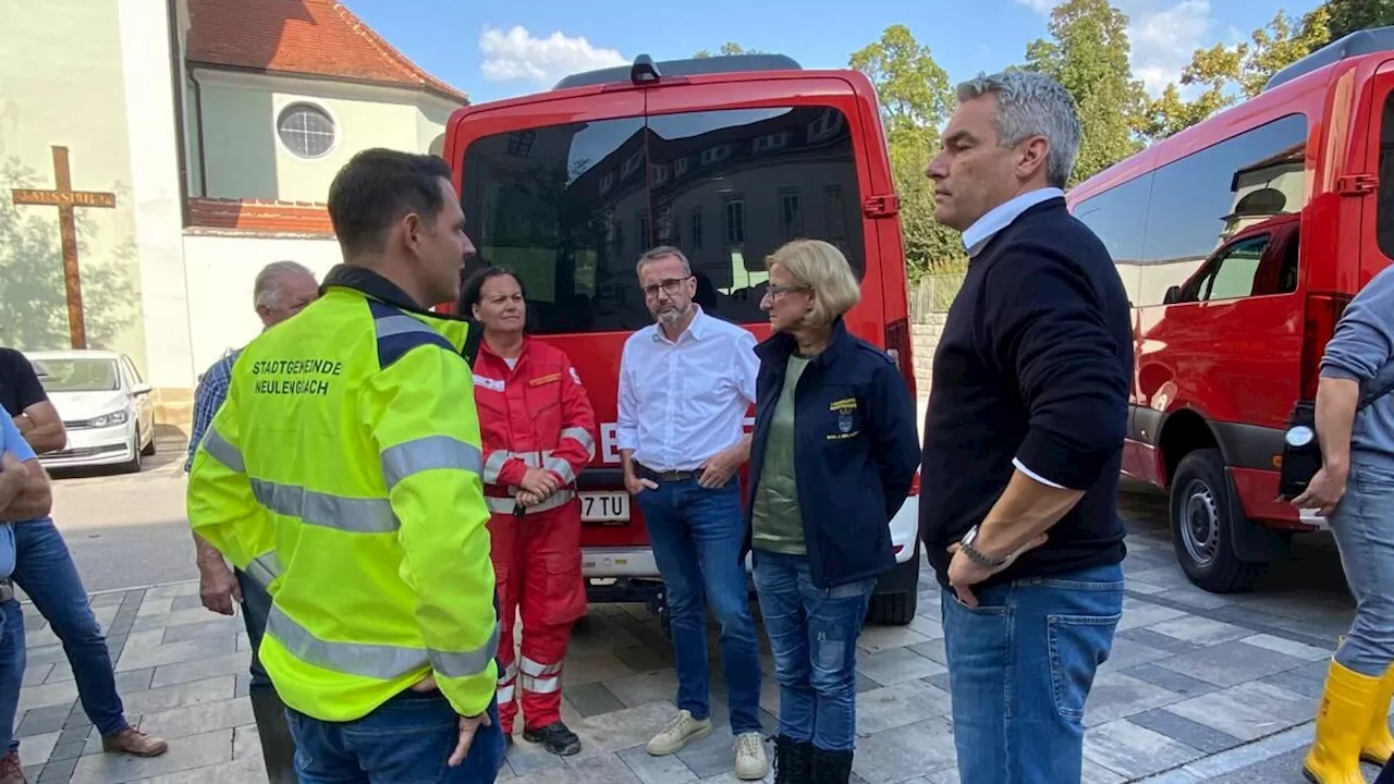 Bundeskanzler Nehammer bedankt sich bei Helfern in Neulengbach