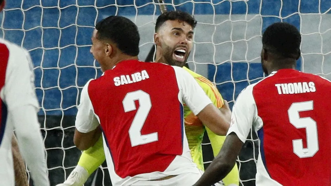 Keeper Arsenal stopt strafschop en rebound bij Atalanta • Monaco leidt tegen tiental Barça