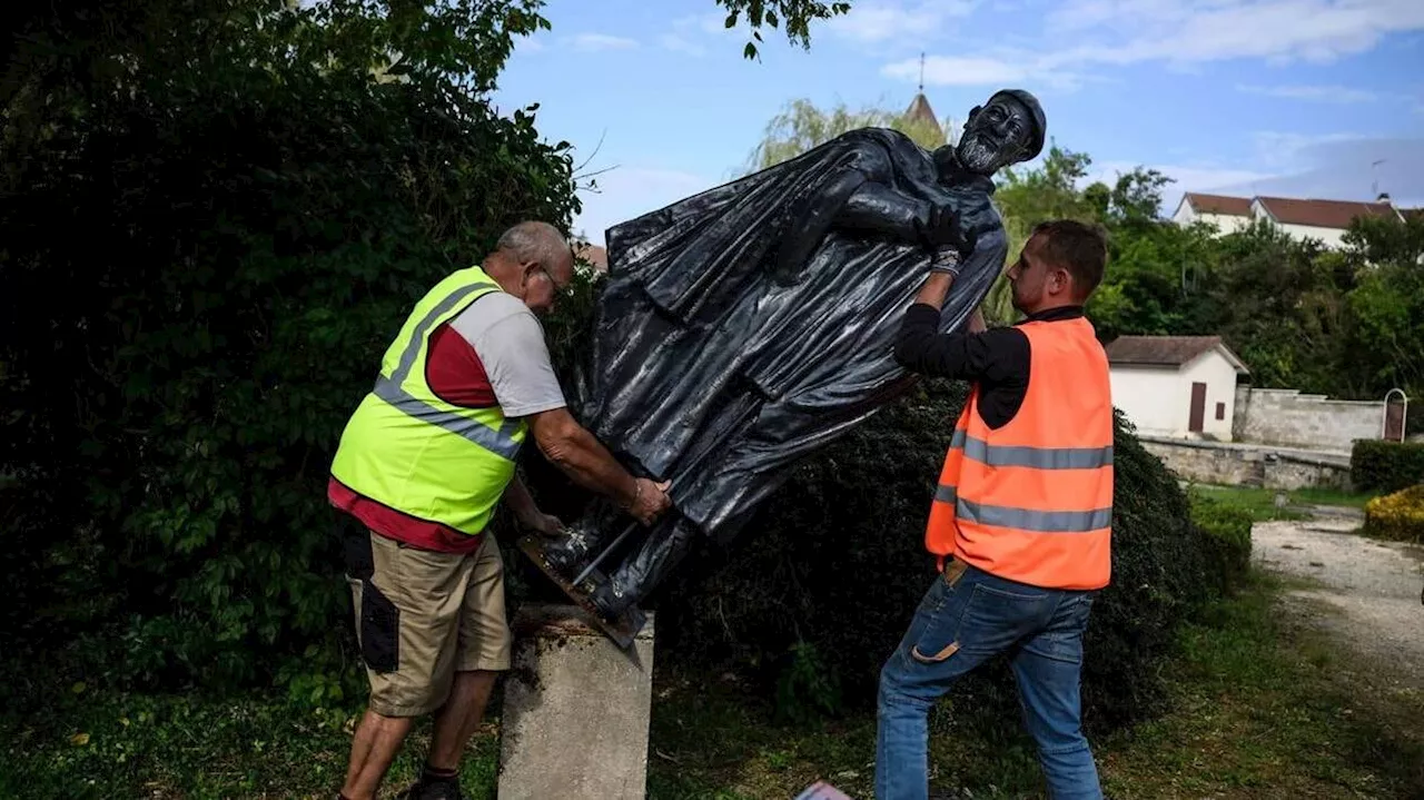 Une statue de l’abbé Pierre déboulonnée dans un fief d’Emmaüs