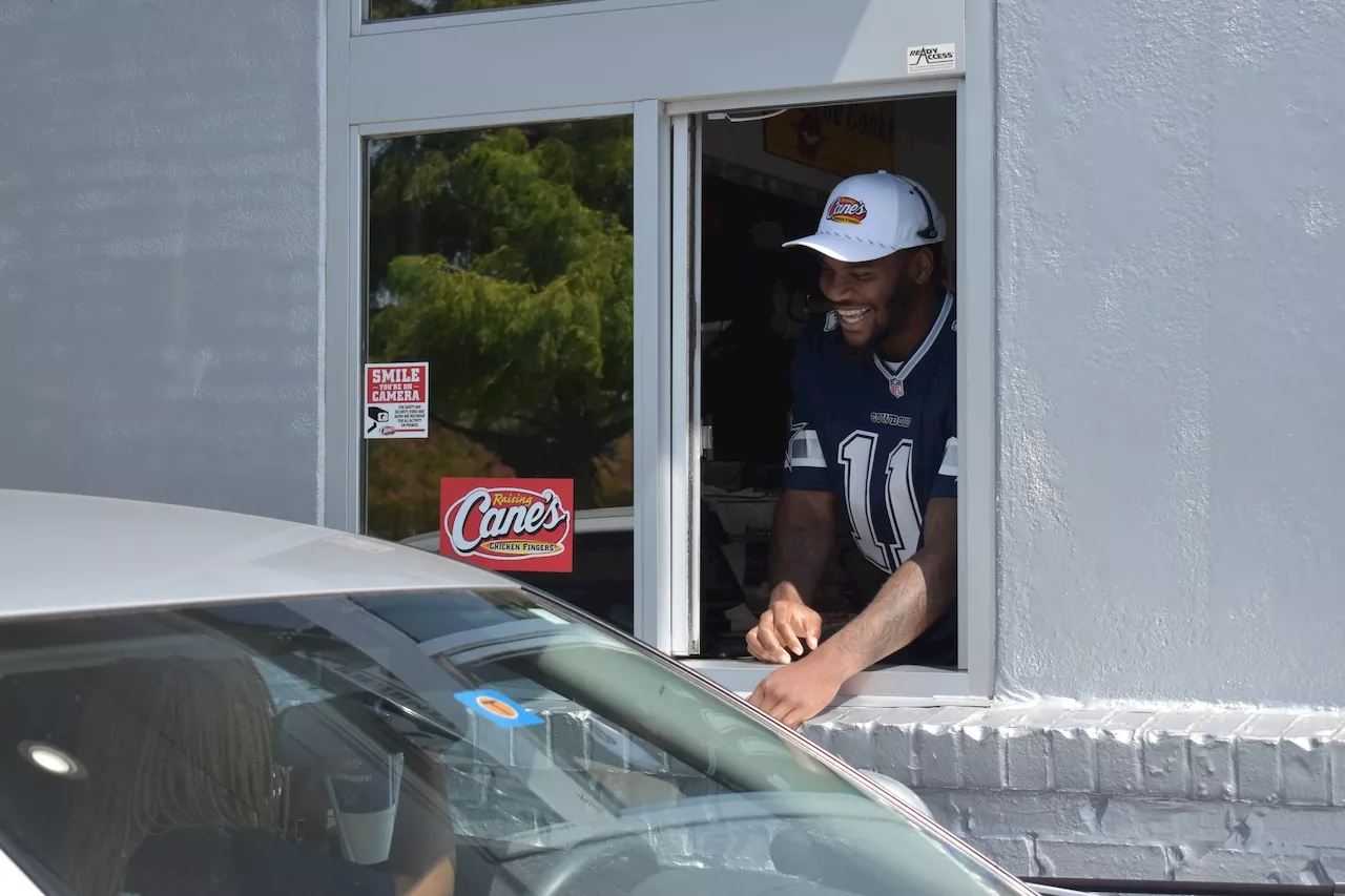 Micah Parsons tackles a shift at the Dallas Cowboys-themed fast-food restaurant