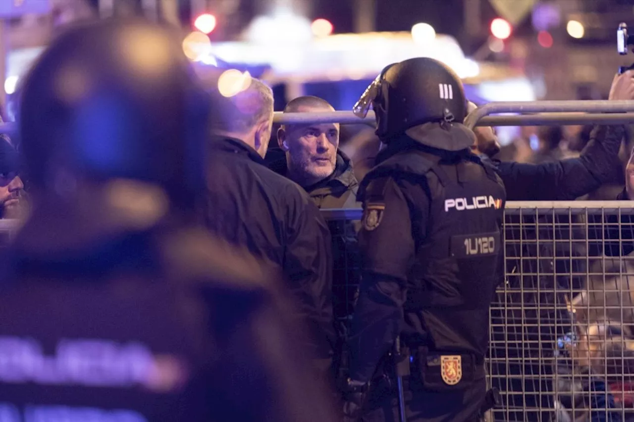 Desokupa y la Policía unen fuerzas en un desahucio en Carabanchel