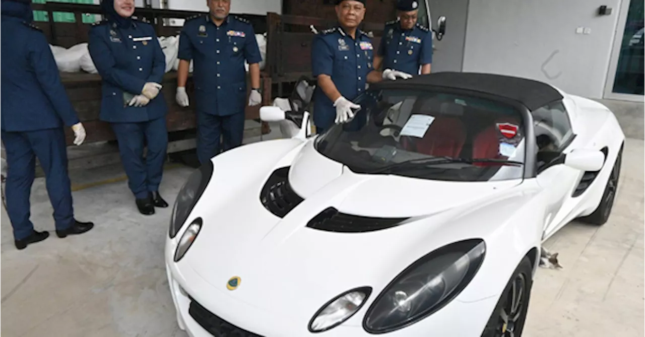 Customs Officers Find Smuggled Sports Car Worth RM531,960 In Shopping Mall Parking Lot