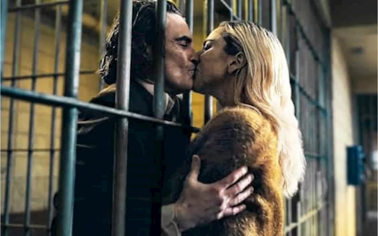 Joker: Folie à Deux, la nuova clip del film con Lady Gaga che bacia Joaquin Phoenix. VIDEO