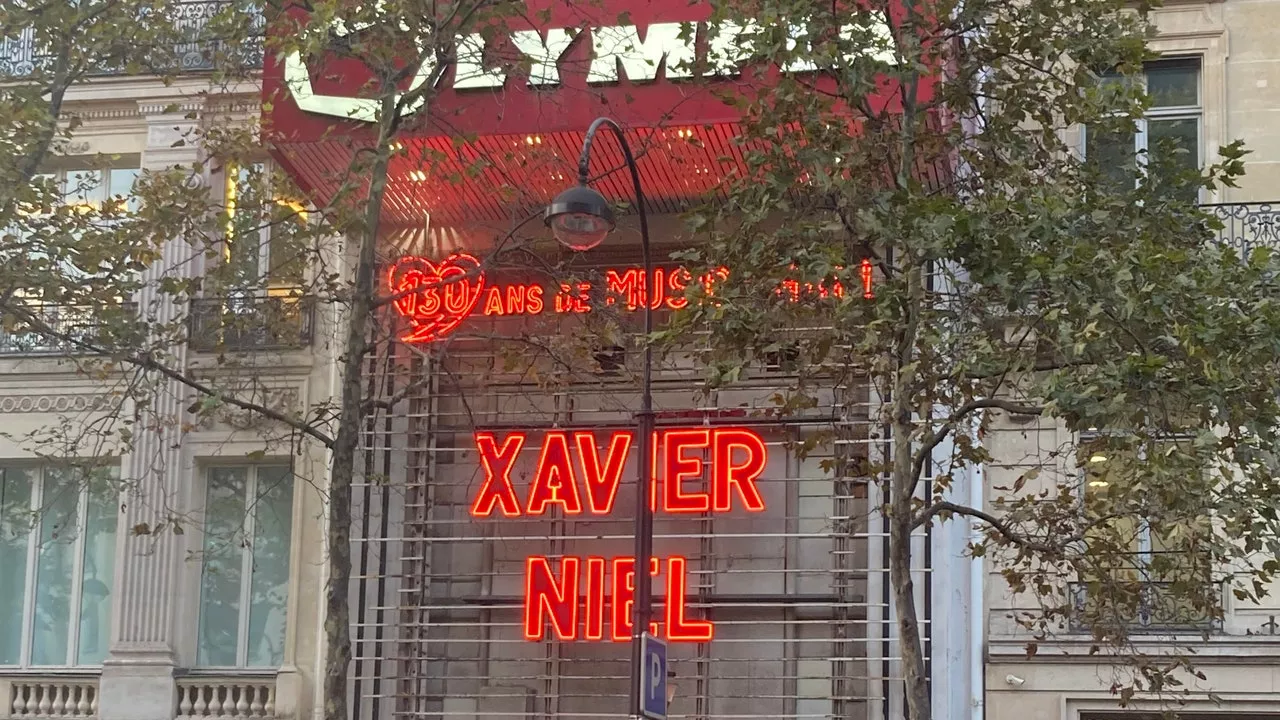 À l'Olympia, Xavier Niel livre un étrange stand-up sur son portefeuille