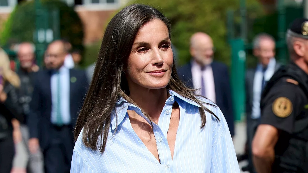 La reina Letizia llevó la blusa de rayas diseñada por Victoria Beckham para Mango, que debes llevar en otoño 2024