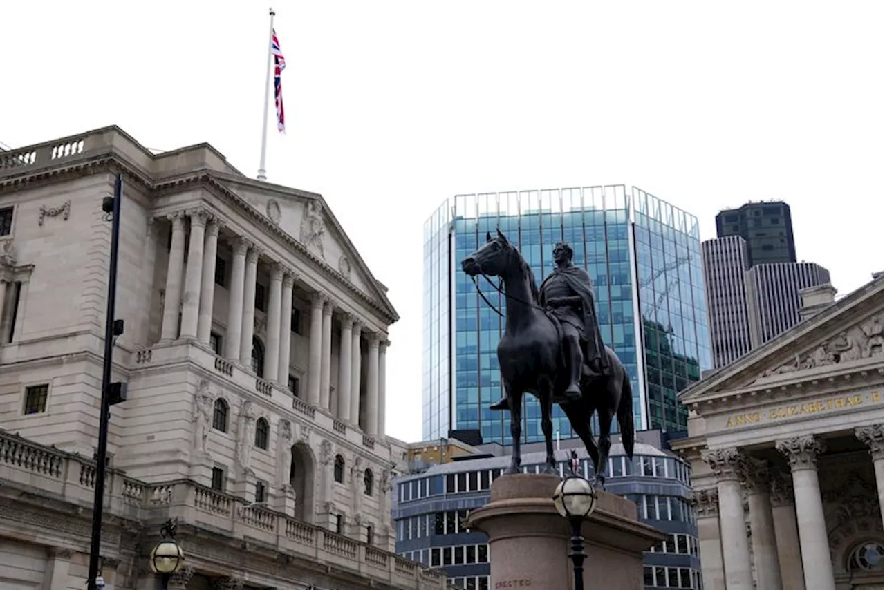 Bank of England hold rates, extends bond reduction plan