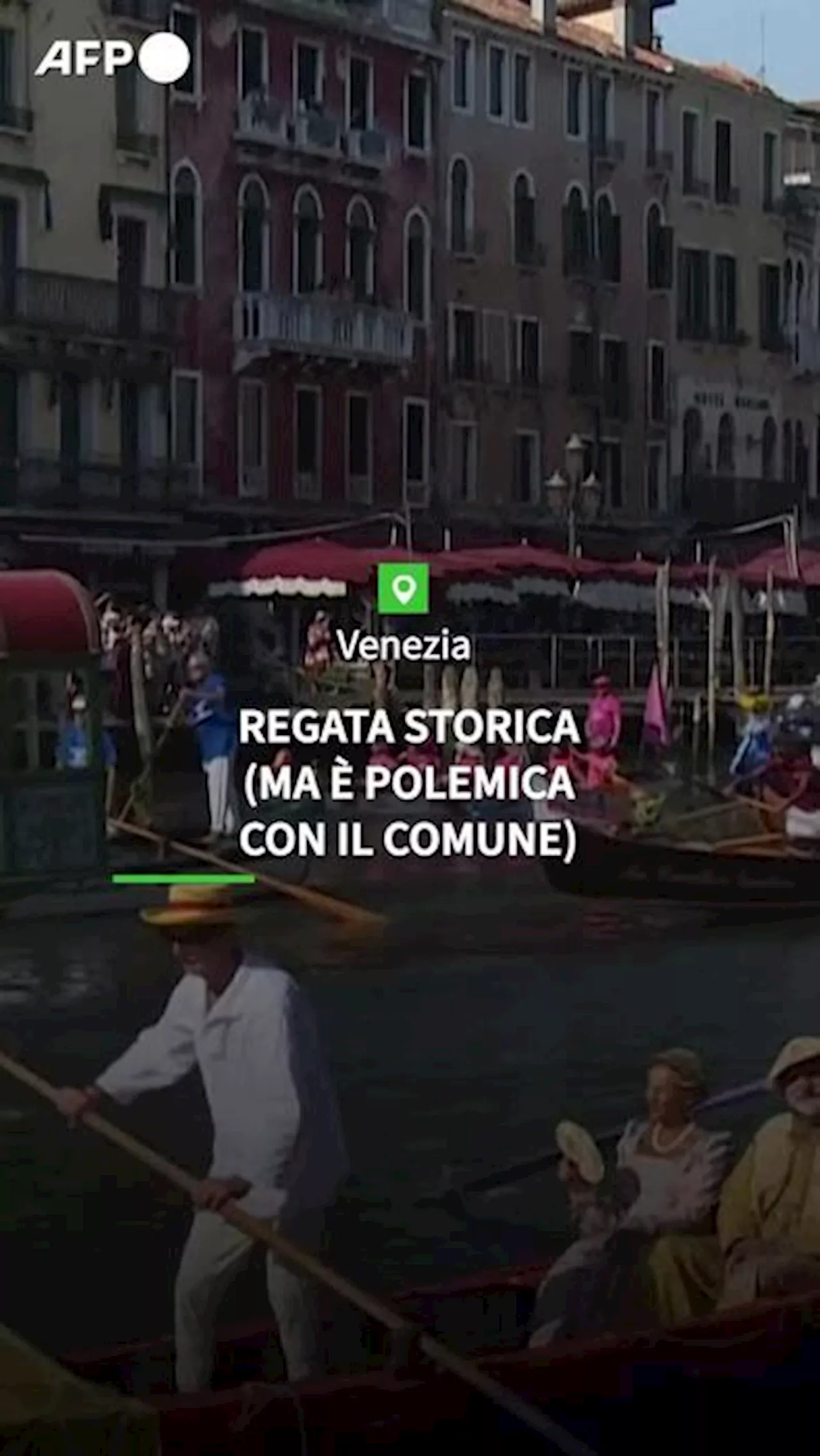 A Venezia lo spettacolo della Regata storica, ma e' polemica con il Comune