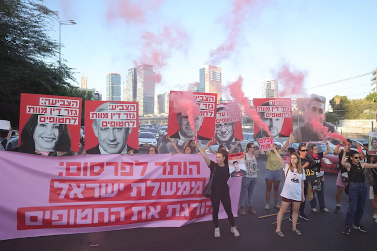 Stop allo sciopero in Israele, le famiglie degli ostaggi chiedono di manifestare. Hamas pubblica un video con i sei uccisi