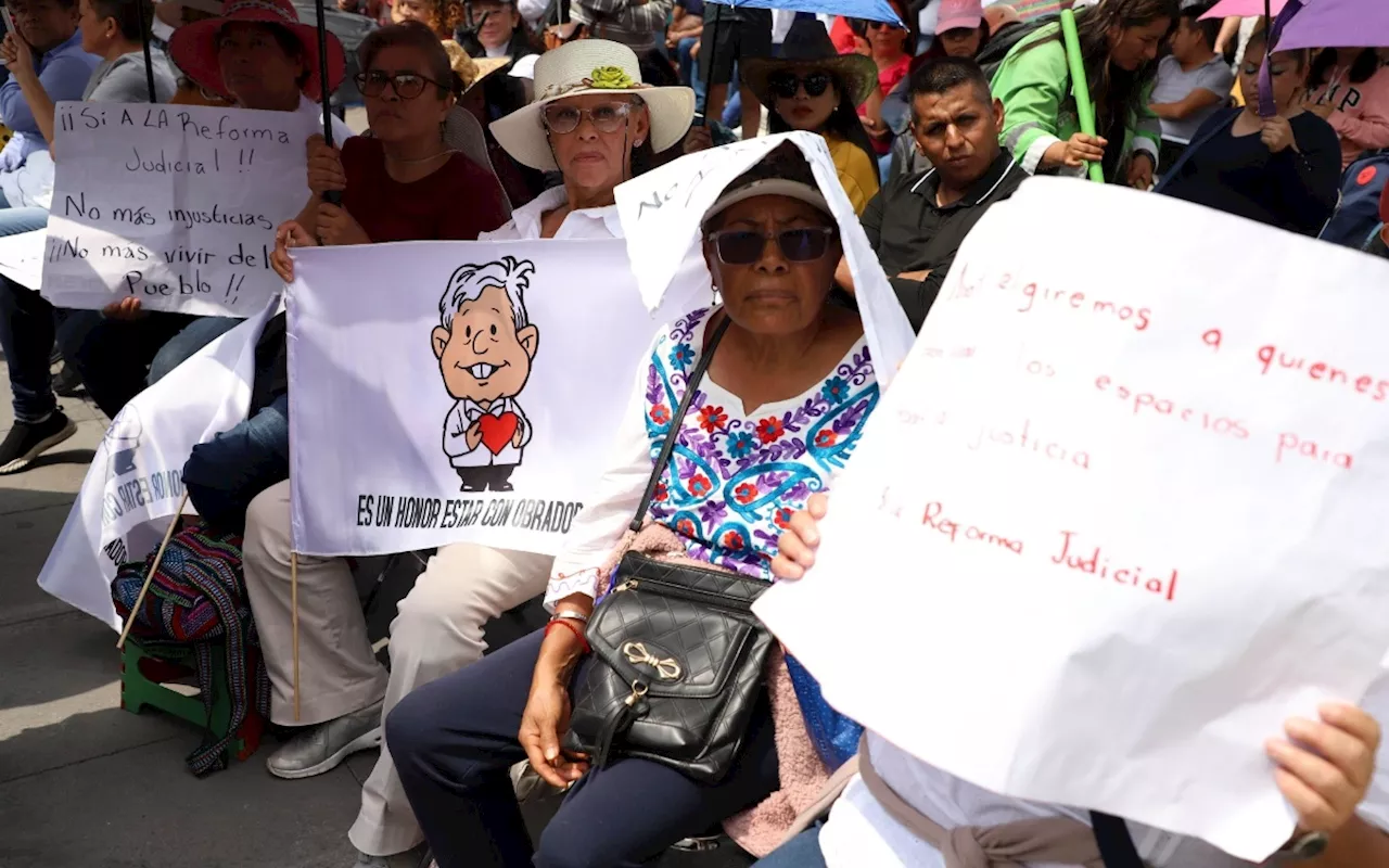 'Fuera Piña, fuera Piña', claman morenistas en informe de AMLO