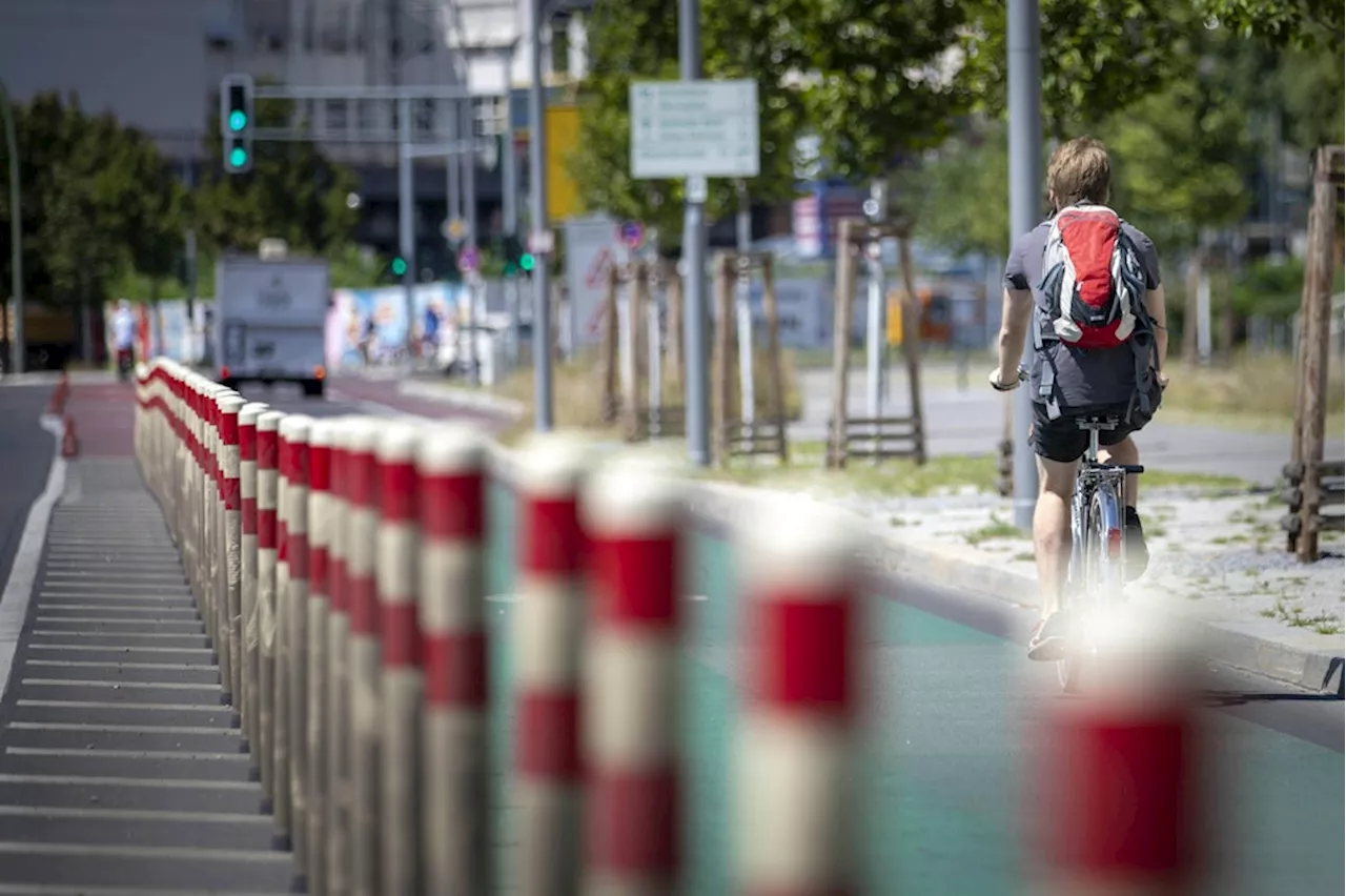 Treptow-Köpenick: Radwegpoller am Adlergestell sorgen für „monatelanges Chaos“