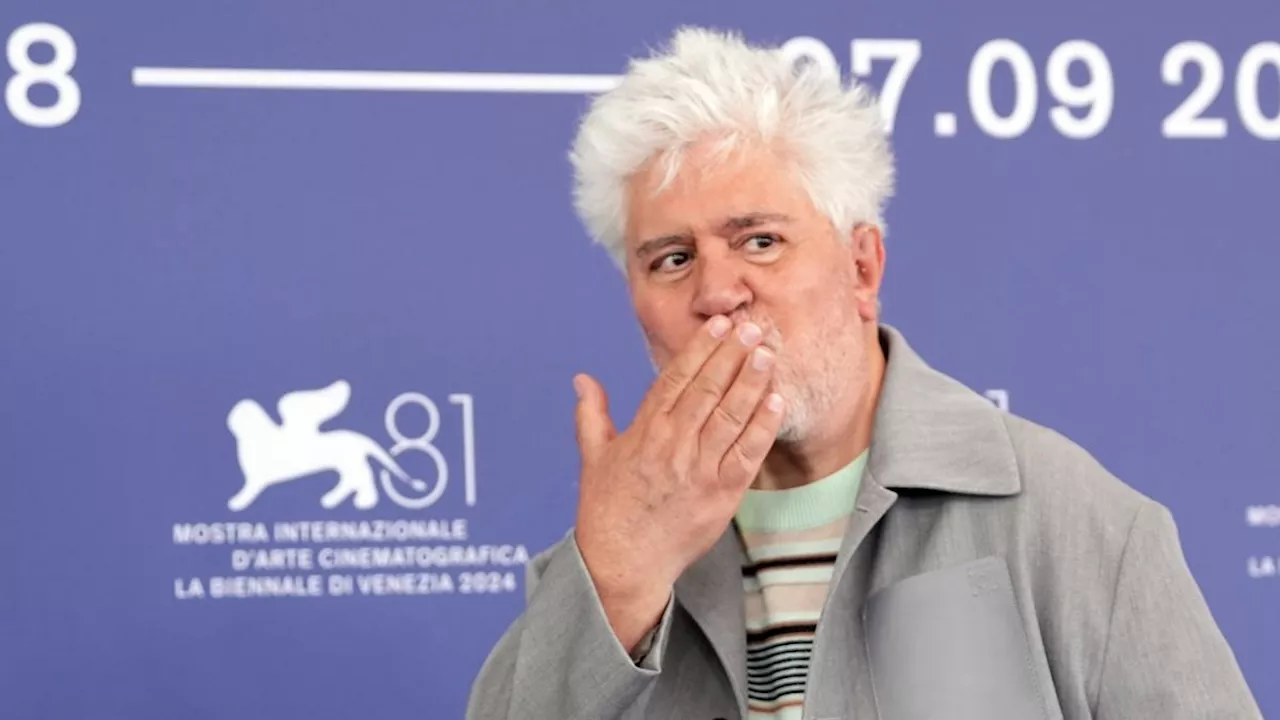 Pedro Almodovar: «L'eutanasia? Chi la chiede viene trattato come un delinquente. Il razzismo nei confronti dei minori? È così stupido e ingiusto»