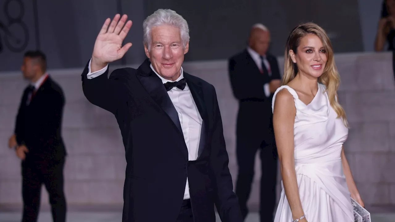 Richard Gere jokes he and Julia Roberts had 'no chemistry' in the 'tiny movie' 'Pretty Woman'