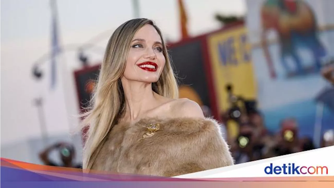 Mantan Bikin Angelina Jolie Kehilangan Suaranya