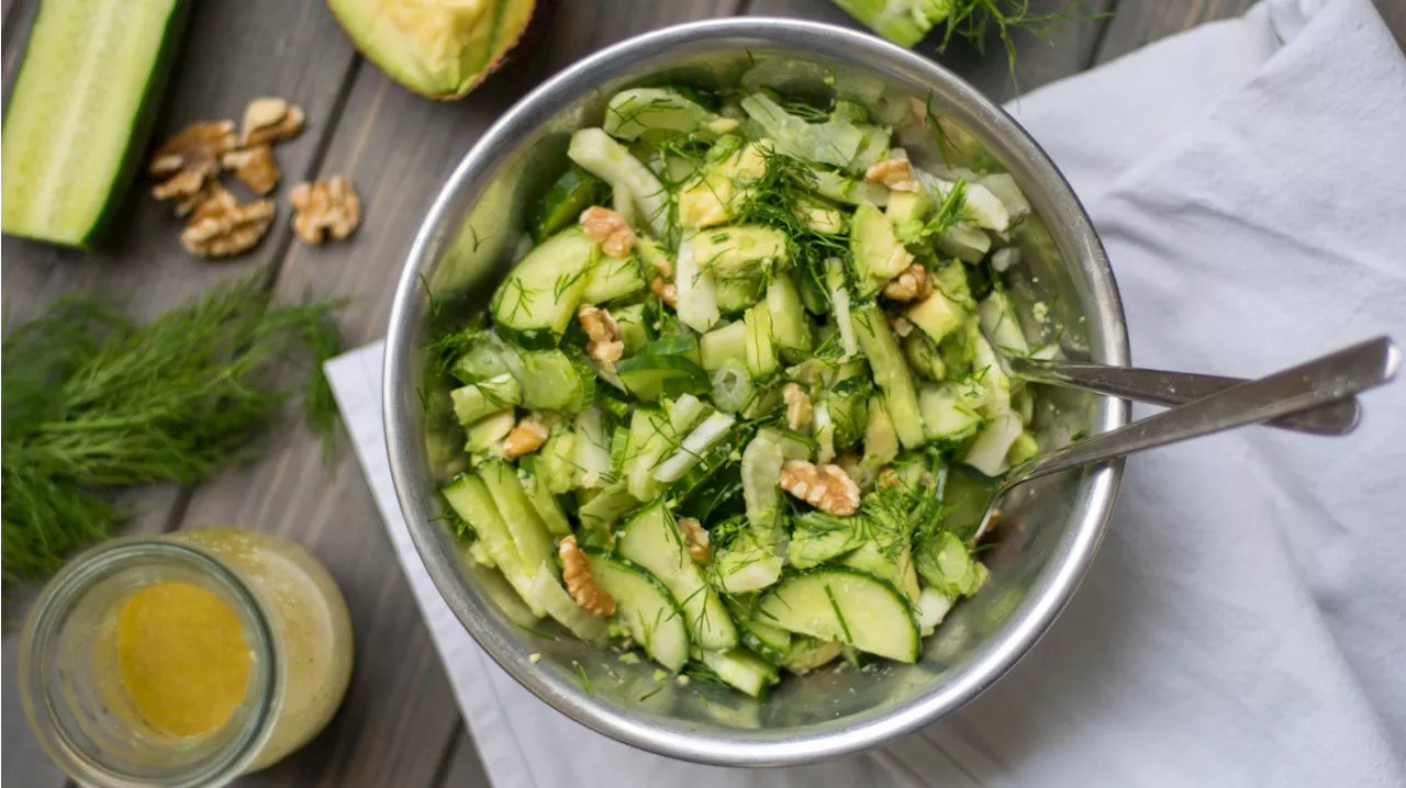 Mit Fenchel und Walnüssen wird dein Gurkensalat zum Genuss-Highlight