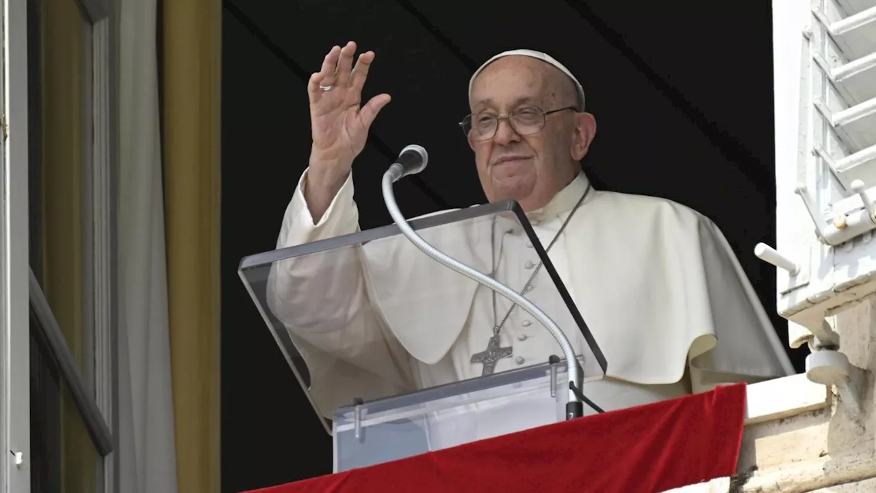 Pope: We are called to live our faith consistently in prayer and practice