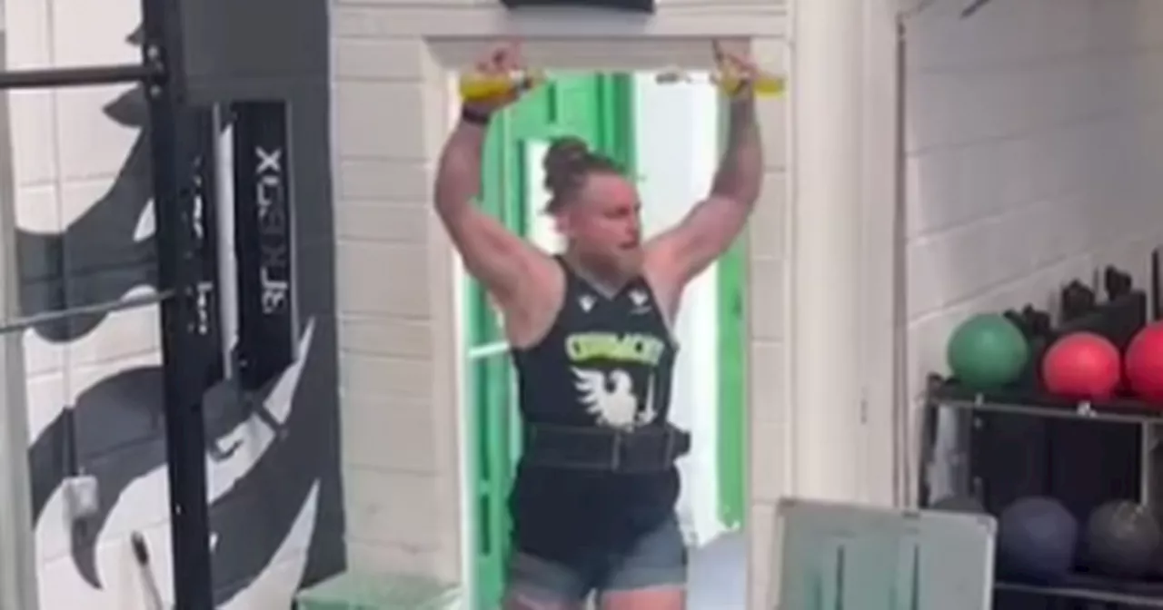 Finlay Bealham impersonates Stone Cold Steve Austin at pre-season training