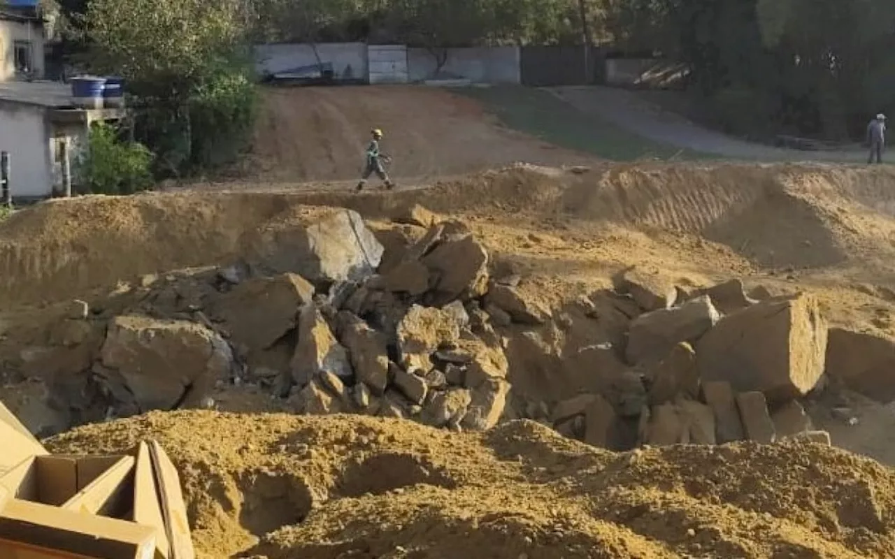 Secretaria de Obras realiza nova detonação de rochas em obras de drenagem pluvial no Açude