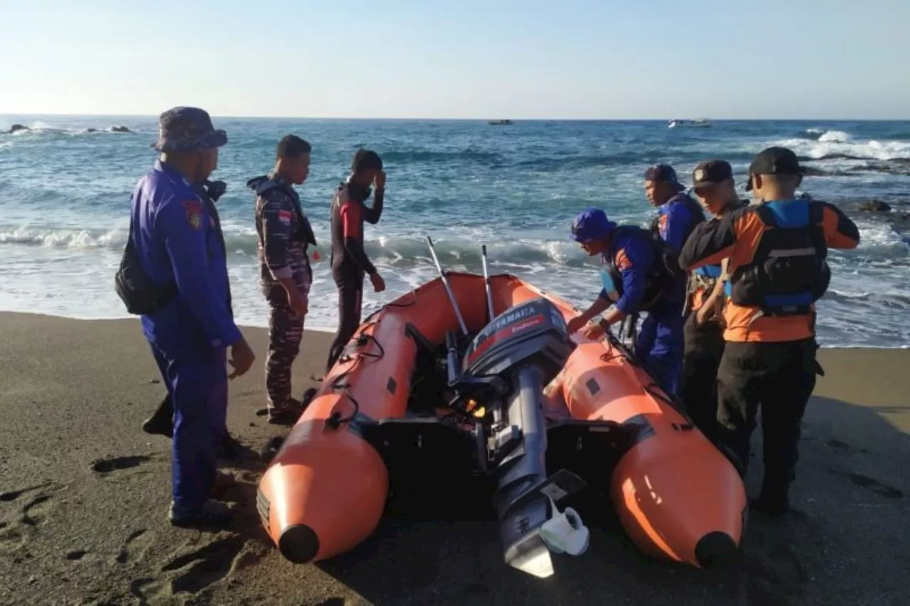 Tim SAR Gabungan Terus Mencari Warga yang Hilang Saat Berekreasi di Pantai Waigete