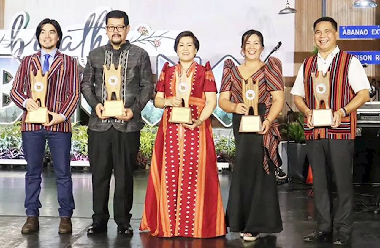 Baguio honors 5 outstanding citizens