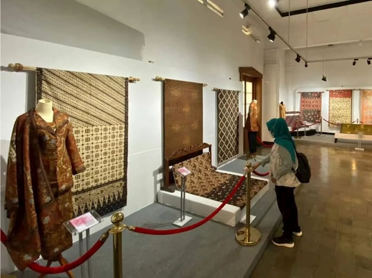 Ribuan Koleksi Batik Dipamerkan di Museum Batik Pekalongan