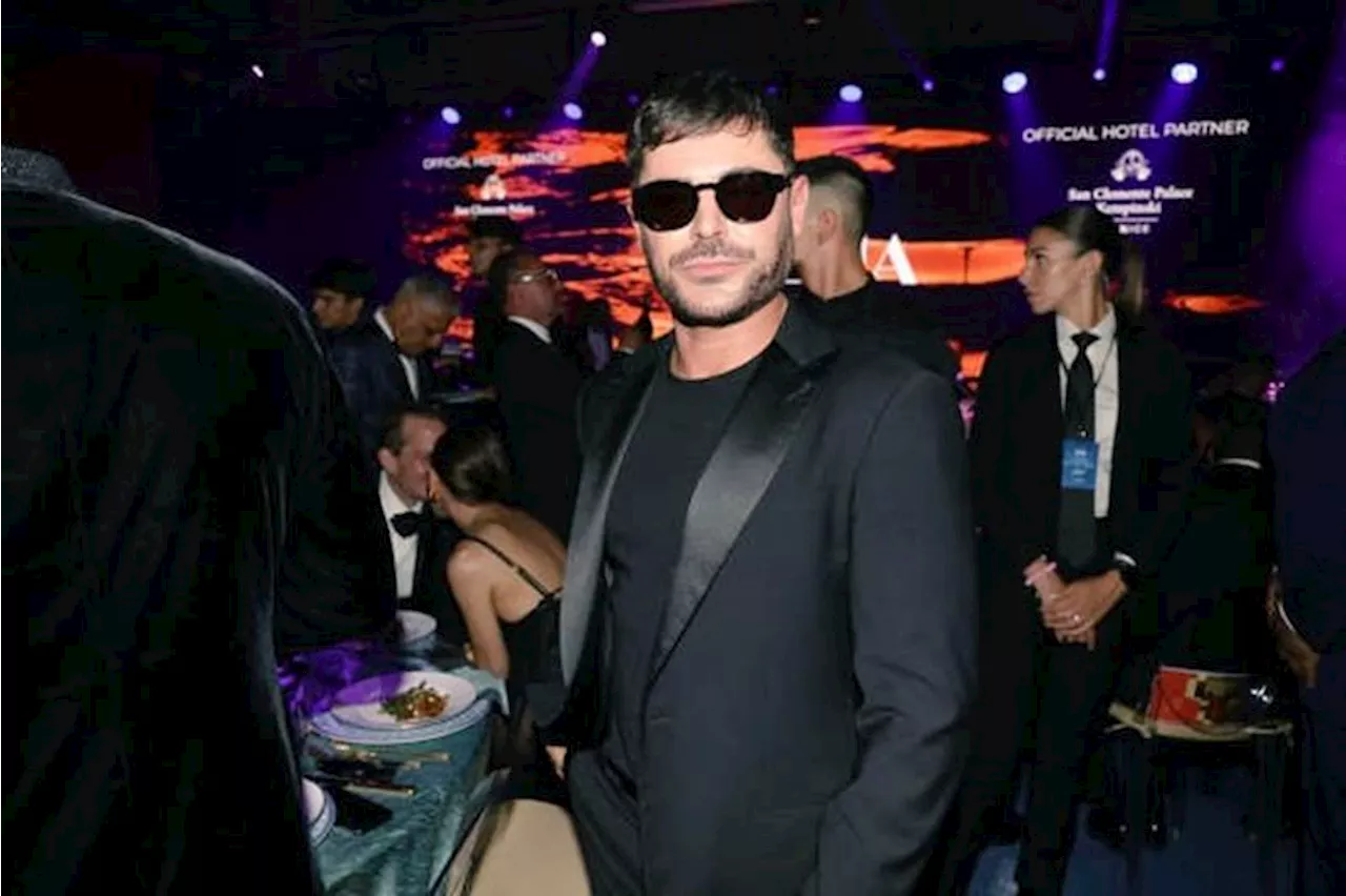 Zac Efron Hadiri amfAR Gala di Venesia Usai Insiden Kolam Renang di Ibiza