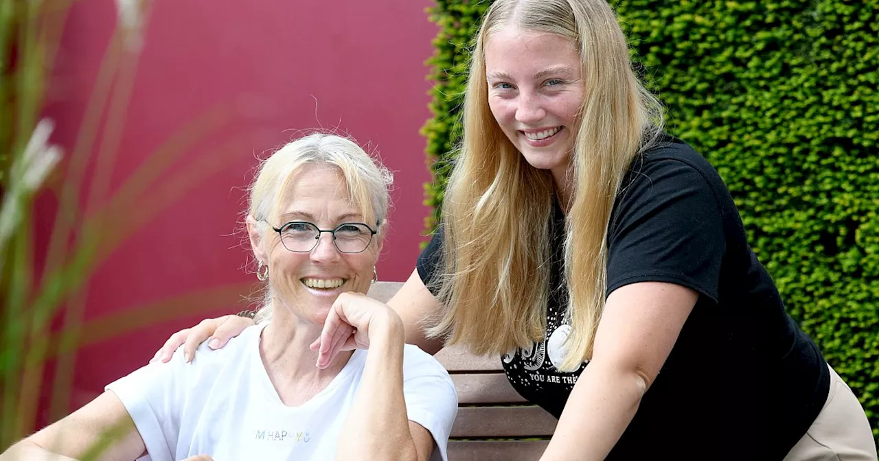 Schwarzer Gürtel: Mutter und Tochter aus Löhne schaffen am selben Tag die Karate-Prüfung