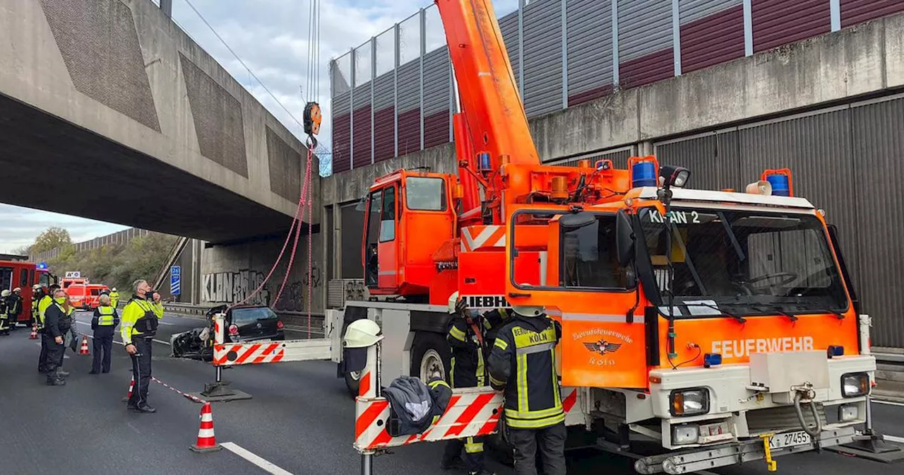 A3 bei Köln: Pkw-Fahrerin von Lärmschutzplatte erschlagen