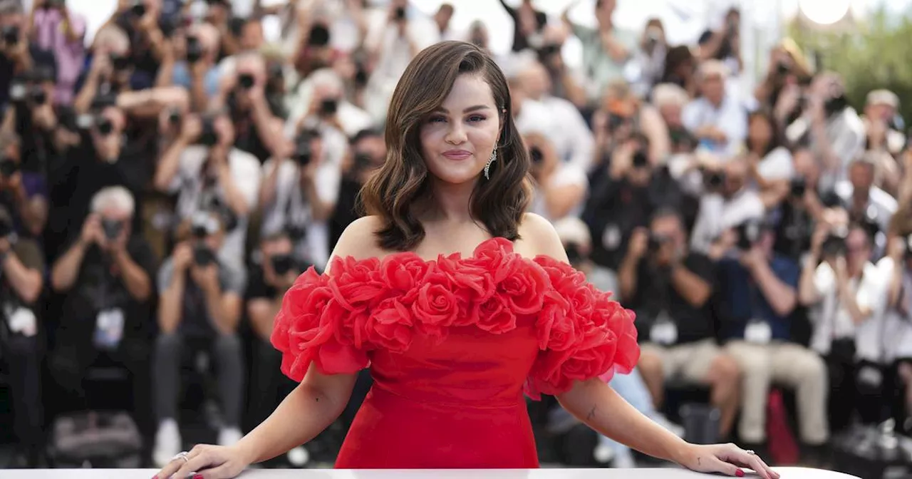 Selena Gomez überrascht Highschool-Volleyballerinnen