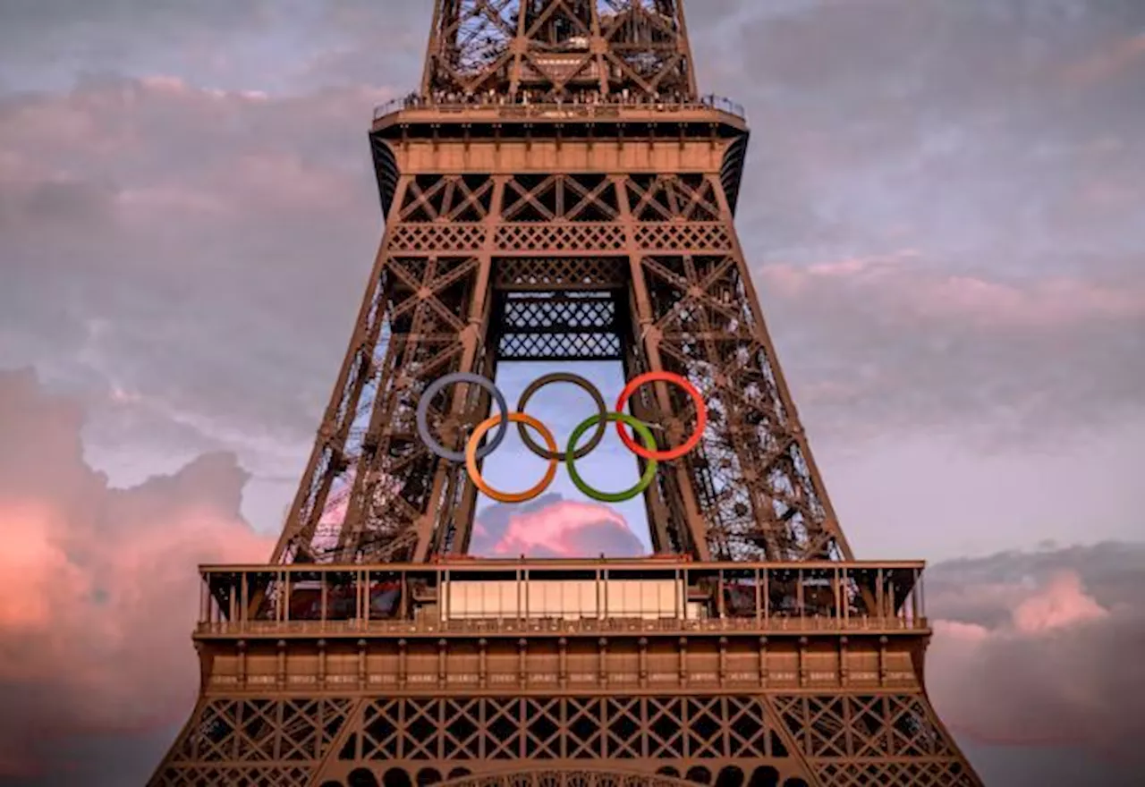 Prefeita de Paris diz querer manter anéis olímpicos na Torre Eiffel