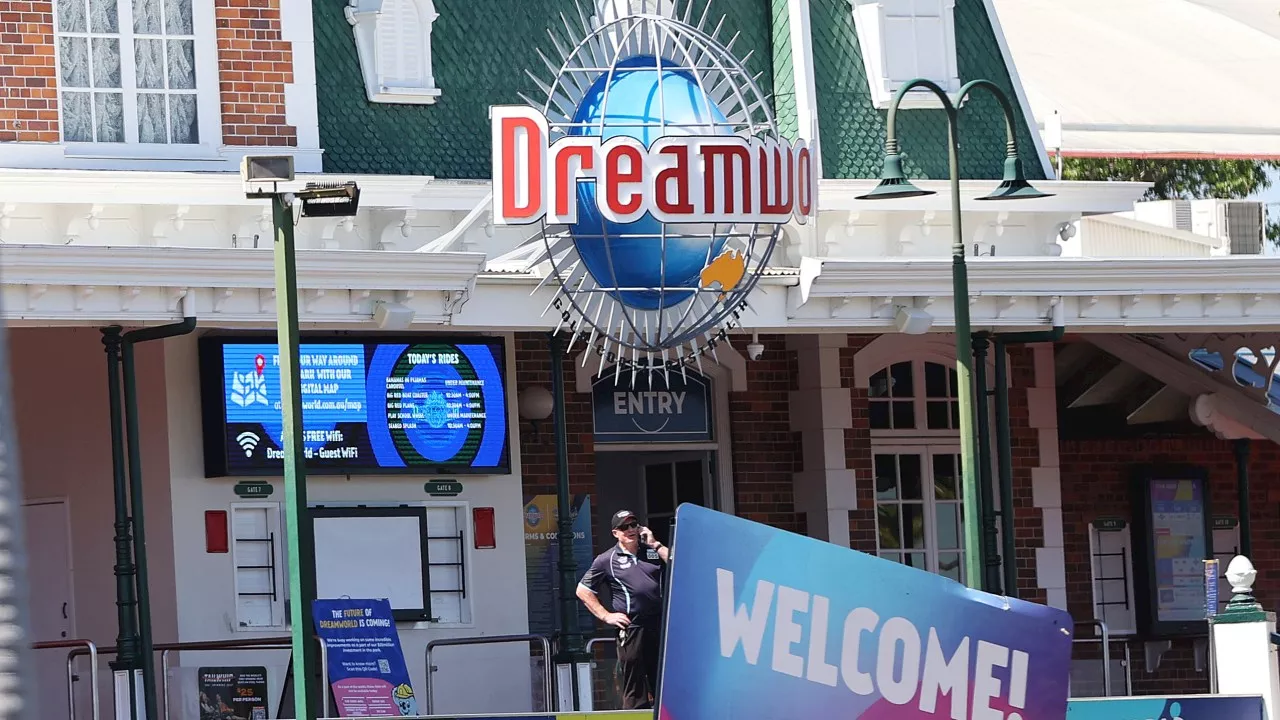 Identity revealed of female zoo handler attacked by tiger at Dreamworld